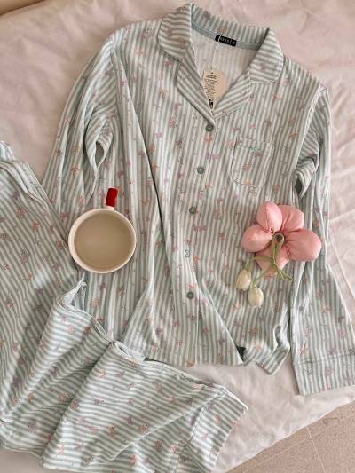 Pyjama fleurs et papillon boutonné