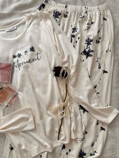 Pyjama Arnetta blanc cassé fleuri