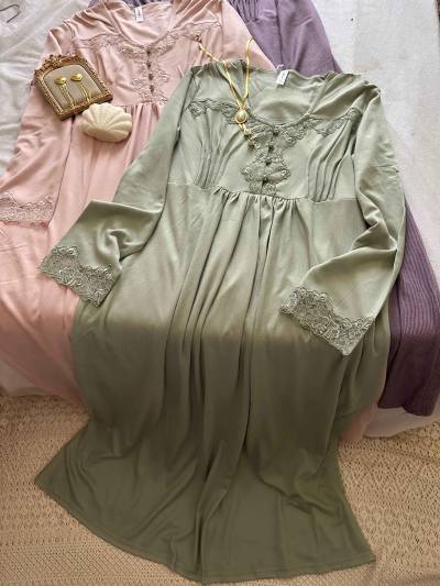 Robe bone guippure