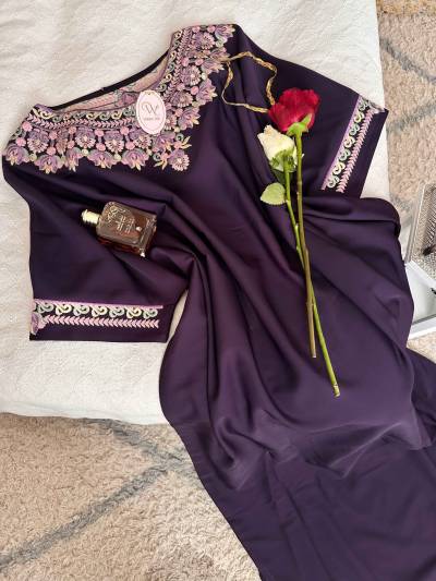 Robe col bateau broderie